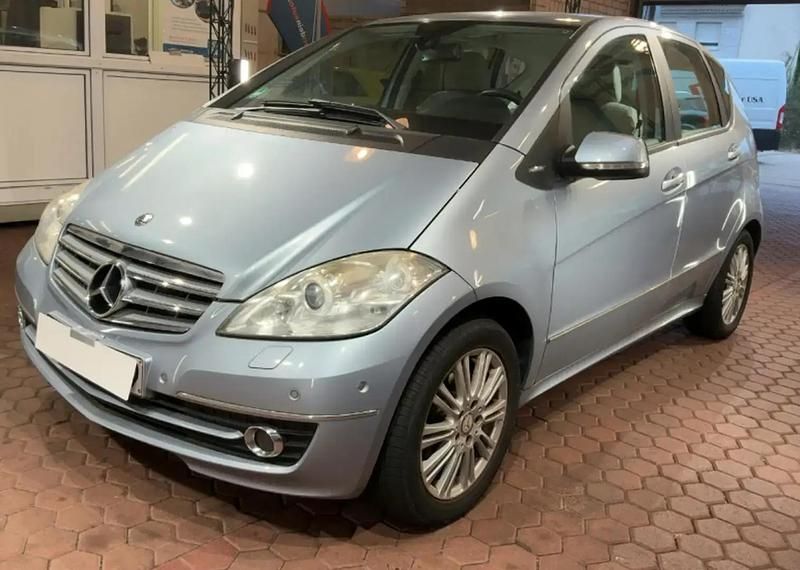 Gris Occasion 2009 Mercedes A170 Elegance Monospace | 11 700 € - Image 1/4