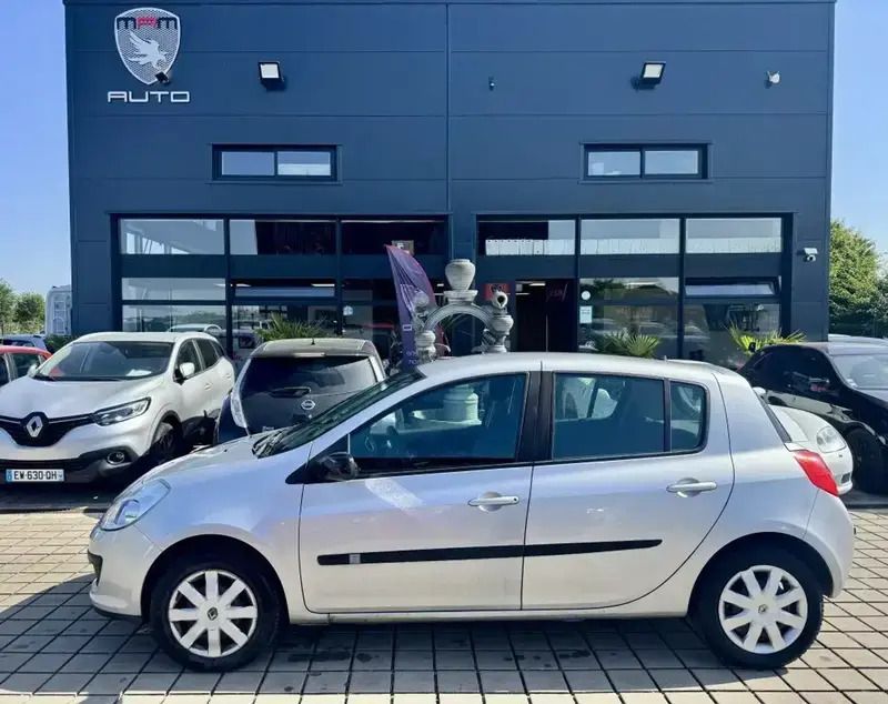 Gris Utilisé 2007 Renault Clio II Dynamique Berline | 5 990 € (Prix cher) - Image 1/4