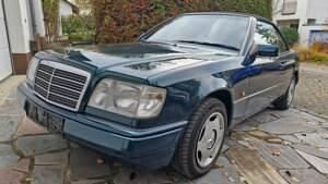 Vert Utilisé 1995 Mercedes E200 Cabriolet | 18 900 € - Image 1/4