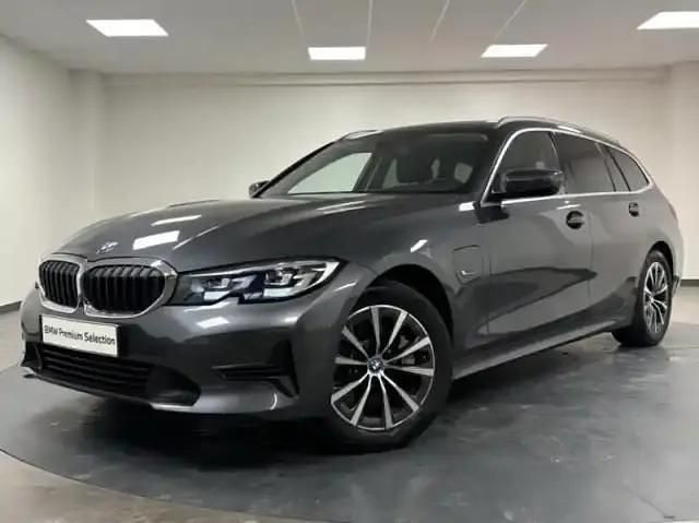 Mineralgrau Utilisé 2022 BMW 330 Comfort Edition Break | 33 900 € (Prix juste) - Image 1/4
