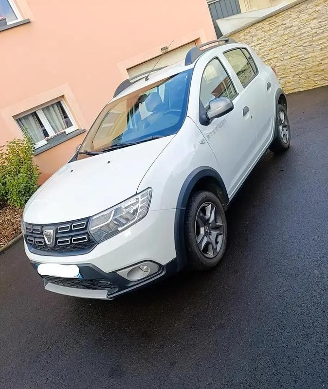 Occasion 2019 Dacia Sandero Stepway Berline | 7 000 € (Super prix) - Image 1/4