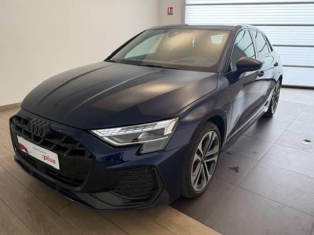Bleu navarre métallisé Nouvelle 2025 Audi A3 Sportback e-tron S-Line Citadine | 53 980 € (Prix cher) - Image 1/4