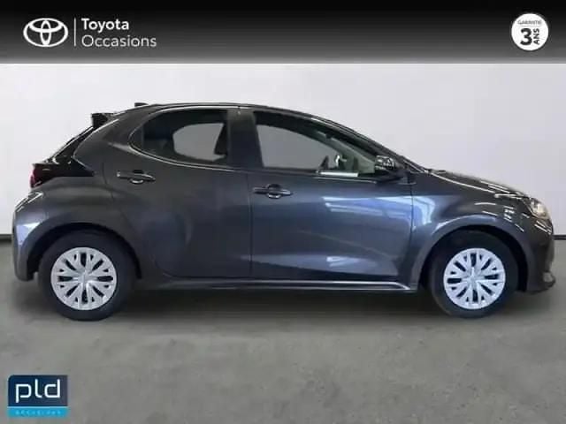 Occasion Toyota Yaris Hybrid Business Edition 116 ch (85 kW) 2023 Gris atlas (m) Berline