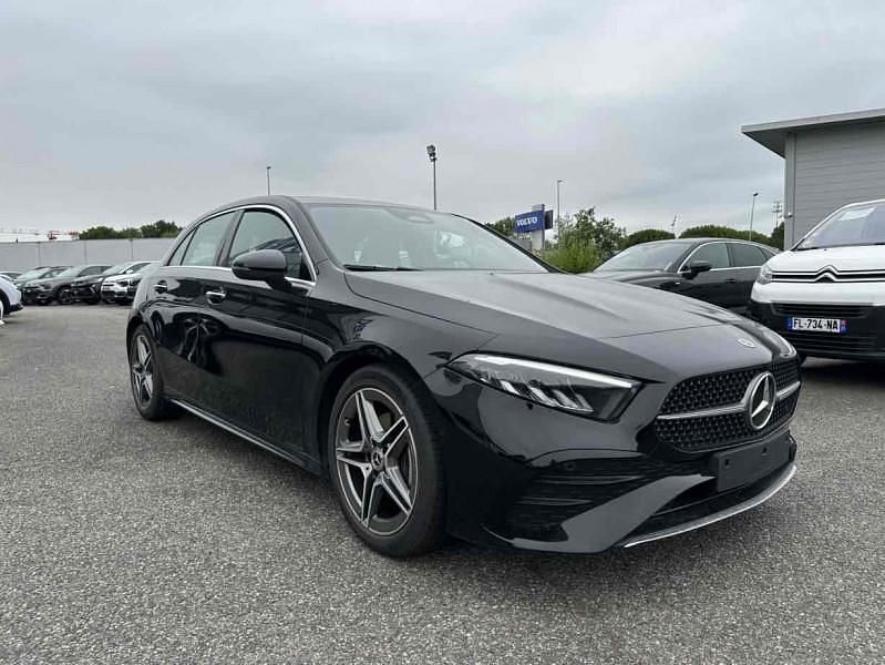 Noir Utilisé 2024 Mercedes A200 AMG line Berline | 32 990 € (Bon prix) - Image 1/4