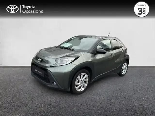 Biton vert cardamome métal/toit noir Utilisé 2022 Toyota Aygo X Design SUV | 15 900 € - Image 1/4