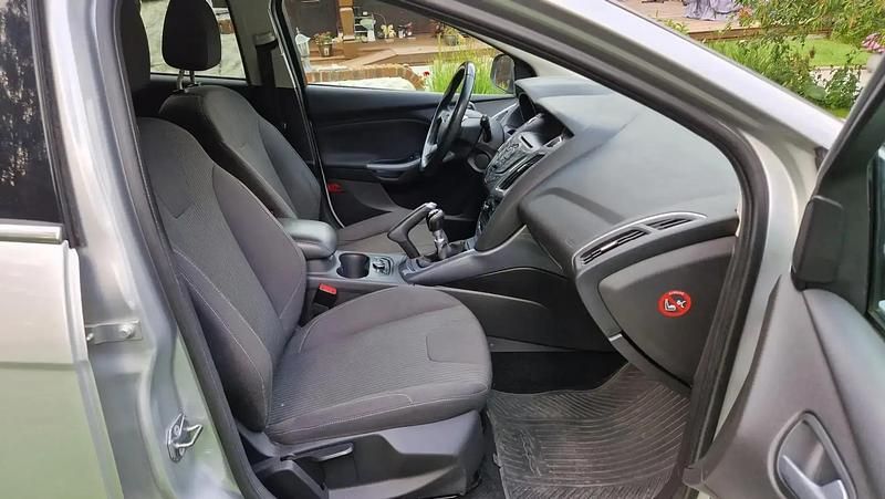 Gris Occasion 2003 Ford Focus Berline | 2 651 € - Image 1/4