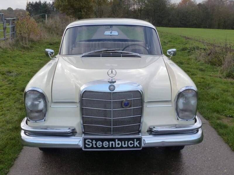 Occasion Mercedes 220 110 ch (80 kW) 1965 Beige Berline