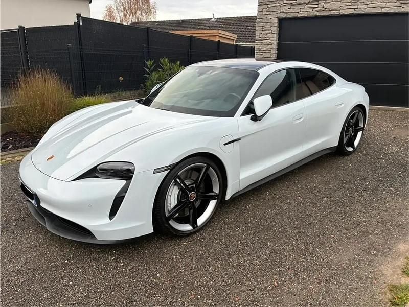 Blanc Occasion 2020 Porsche Taycan 4S Performance Package Berline | 64 900 € (Prix assez cher) - Image 1/4