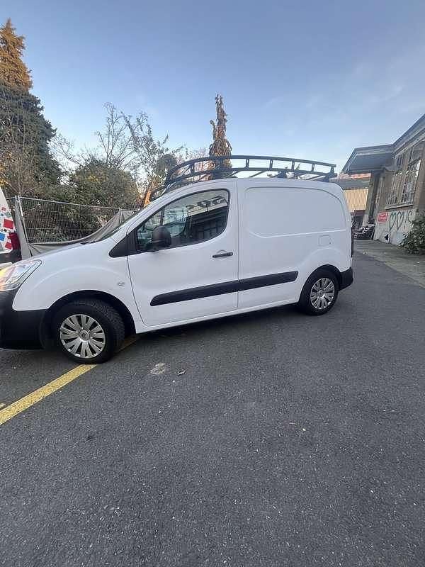 Occasion Citroën Berlingo Feel 99 ch (72 kW) 2018 Blanc Monospace