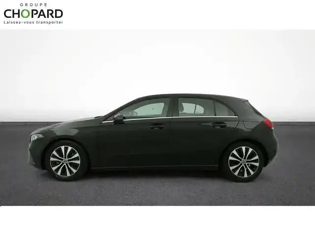 Occasion Mercedes A180 2022 Noir cosmos métallisé Berline