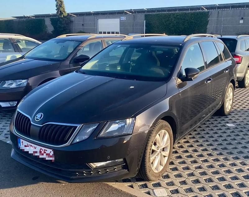 Occasion 2017 Skoda Octavia Style Break | 7 500 € (Prix assez cher) - Image 1/4