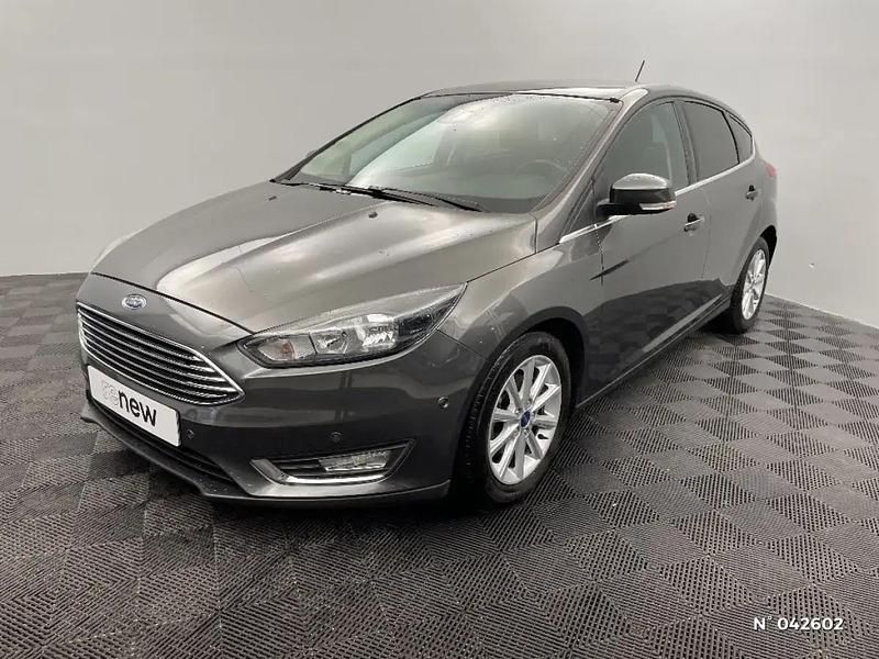 Gris Occasion 2018 Ford Focus Titanium Berline | 13 490 € (Bon prix) - Image 1/4