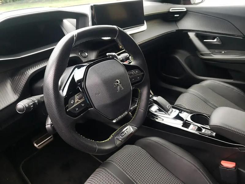 Rouge Utilisé 2021 Peugeot 2008 GT SUV | 16 600 € (Bon prix) - Image 1/4