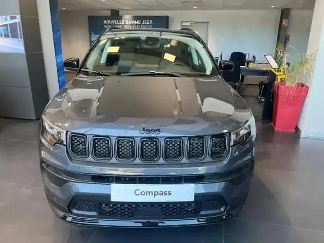 Graphite gray métallisé+toit noir Nouvelle 2025 Jeep Compass North SUV | 38 990 € - Image 1/3