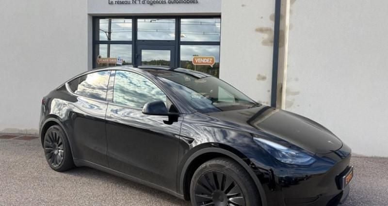 Utilisé 2024 Tesla Model Y Standard Range SUV | 30 990 € - Image 1/4
