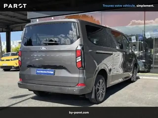 Gris métallisé Occasion 2024 Ford Tourneo Titanium Monospace | 42 900 € (Prix juste) - Image 1/3