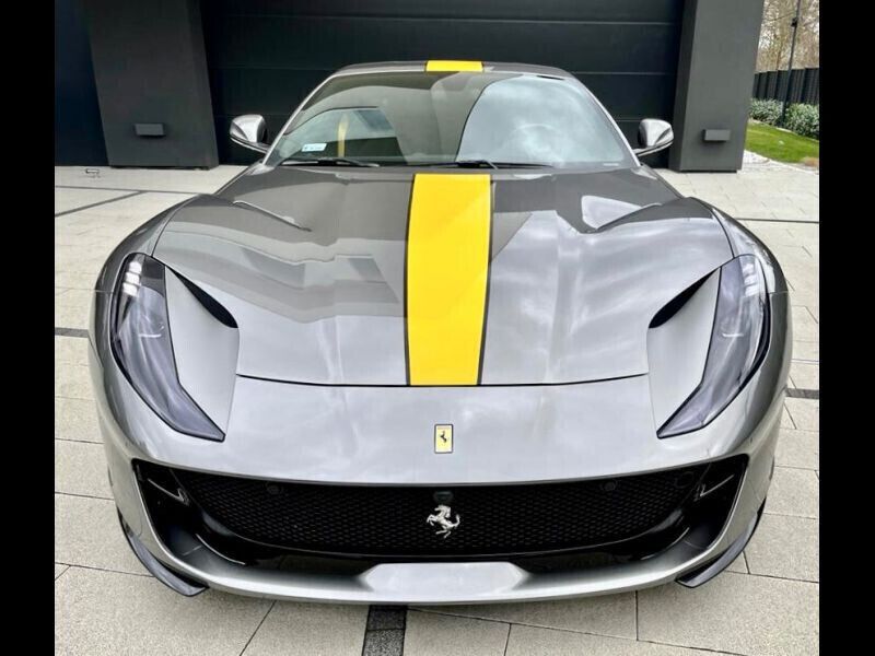 Gris Utilisé 2018 Ferrari 812 Cabriolet | 394 000 € (Prix juste) - Image 1/4