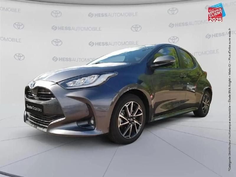 Gris Utilisé 2022 Toyota Yaris Hybrid Design Berline | 18 499 € (Prix juste) - Image 1/4
