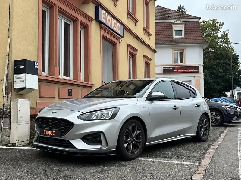 Gris Utilisé 2020 Ford Focus ST-Line Berline | 13 490 € (Prix juste) - Image 1/4