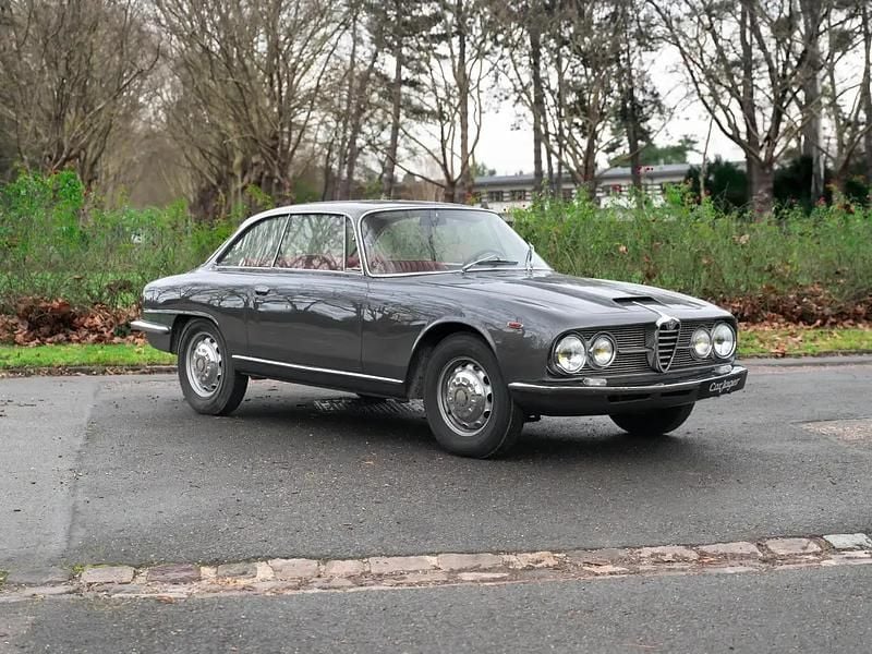 Occasion Alfa Romeo 2600 Sprint 145 ch (106 kW) 1964 Gris Coupé