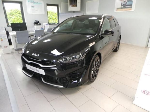 Blanc Utilisé 2025 Kia Ceed Premium | 29 890 € - Image 1/4