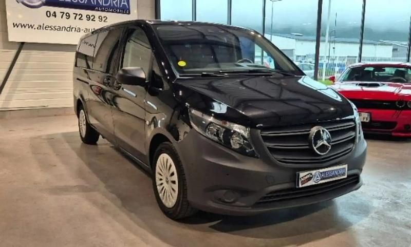 Noir Occasion 2023 Mercedes Vito Monospace | 47 900 € (Prix cher) - Image 1/4