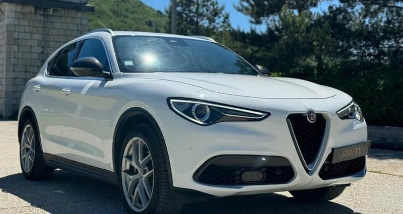 Utilisé 2017 Alfa Romeo Stelvio Super SUV | 23 990 € (Prix cher) - Image 1/4