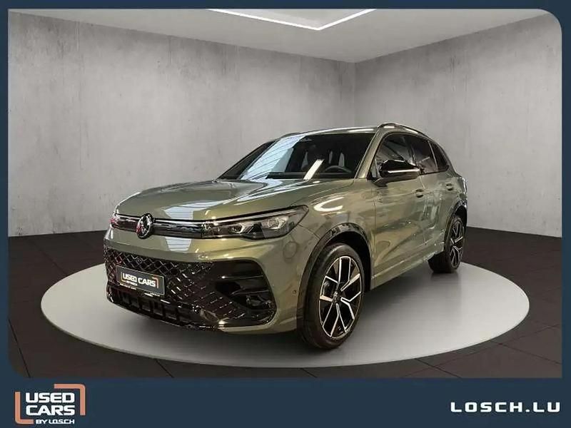 Vert Utilisé 2025 VW Tiguan R-line Plus SUV | 51 784 € (Prix cher) - Image 1/4