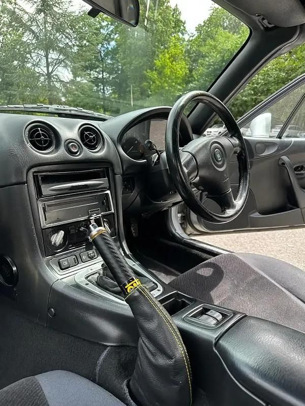 Occasion Mazda MX5 140 ch (102 kW) 1999 Argent Cabriolet