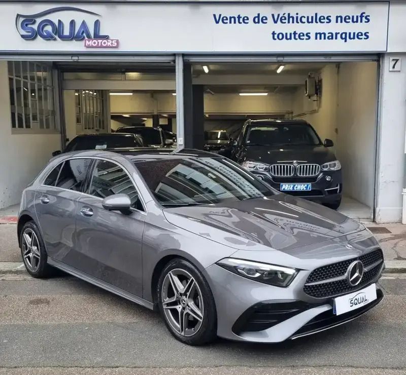 Gris Utilisé 2023 Mercedes A200 AMG line Berline | 34 900 € (Prix juste) - Image 1/4
