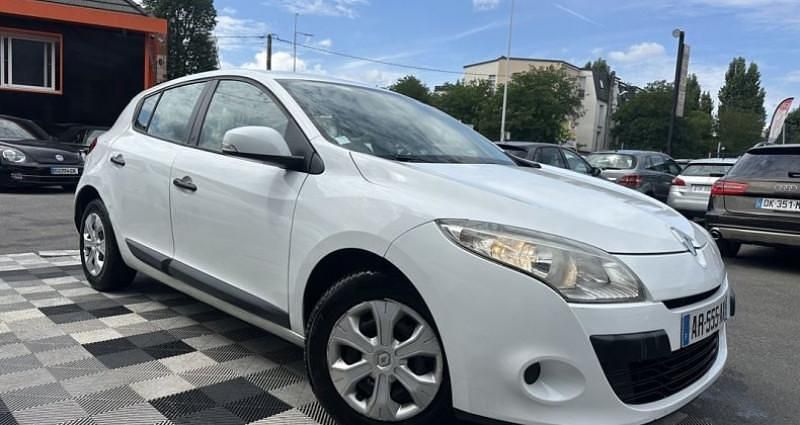 Utilisé 2010 Renault Mégane III Expression Berline | 4 490 € (Prix juste) - Image 1/4