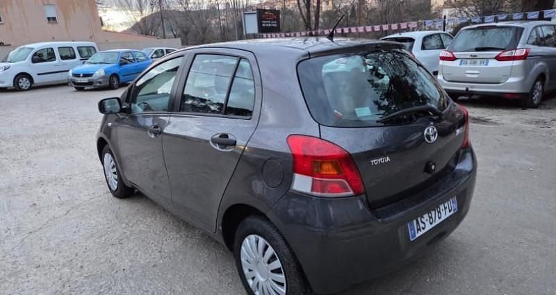 Occasion Toyota Yaris 68 ch (50 kW) 2009 Gris Citadine