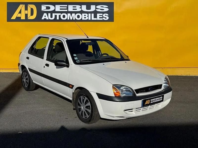 Blanc Occasion 2000 Ford Fiesta Ambiente Berline | 3 500 € - Image 1/4
