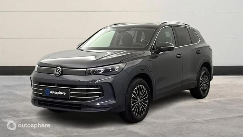 Gris Occasion 2025 VW Tiguan Elegance SUV | 48 499 € - Image 1/4
