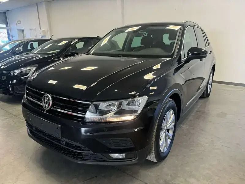 Noir Utilisé 2019 VW Tiguan Comfortline SUV | 18 990 € (Prix juste) - Image 1/4