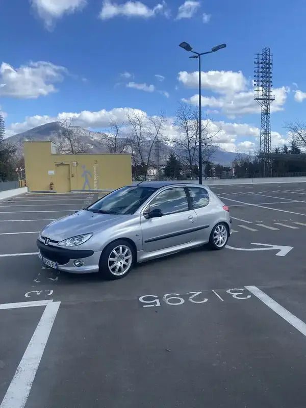 Utilisé 2000 Peugeot 206 GTi Berline | 4 500 € - Image 1/4