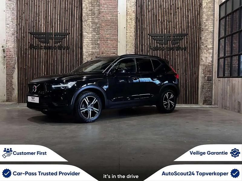 Noir Utilisé 2019 Volvo XC40 R-Design SUV | 22 900 € (Prix juste) - Image 1/4