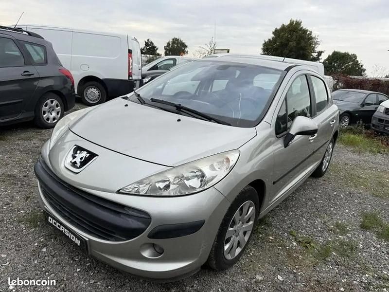 Gris Utilisé 2007 Peugeot 207 Berline | 4 990 € (Prix juste) - Image 1/4