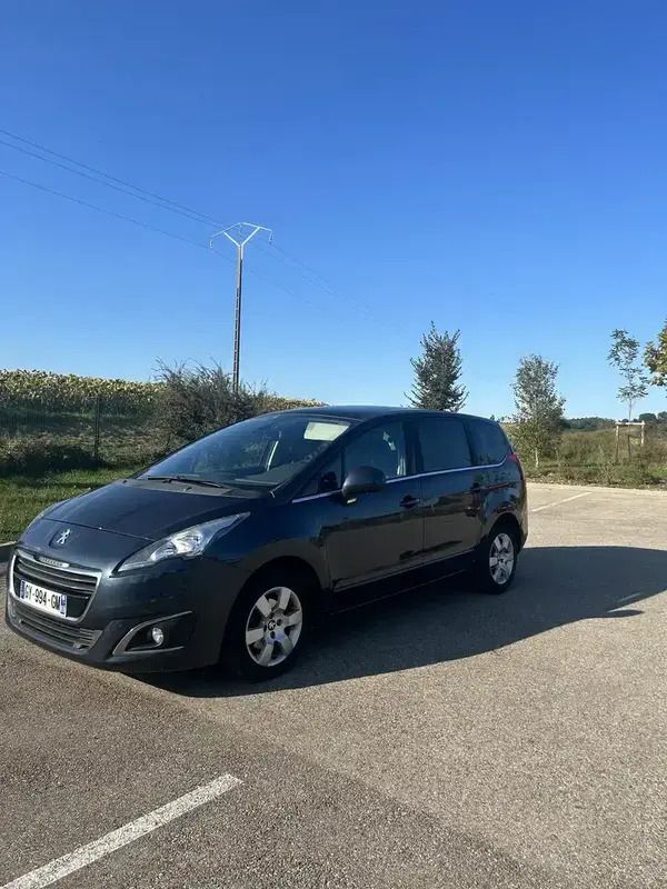 Utilisé 2015 Peugeot 5008 Style Monospace | 8 000 € (Prix juste) - Image 1/4