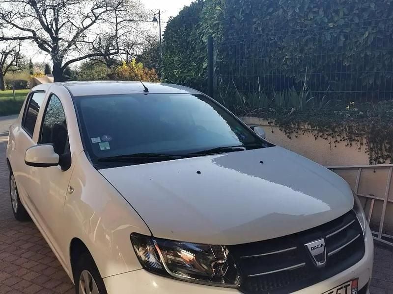 Blanc Occasion 2014 Dacia Sandero Lauréate Berline | 5 900 € (Super prix) - Image 1/4