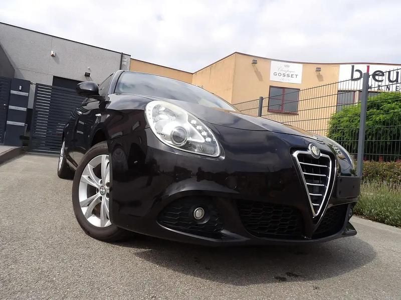 Noir Occasion 2013 Alfa Romeo Giulietta Distinctive Citadine | 3 850 € - Image 1/4