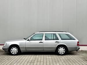 Argent Utilisé 1993 Mercedes E320 | 16 900 € - Image 1/4