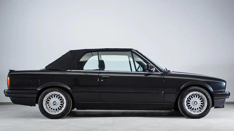 Noir Occasion 1993 BMW 325 Cabriolet Cabriolet | 28 900 € - Image 1/4