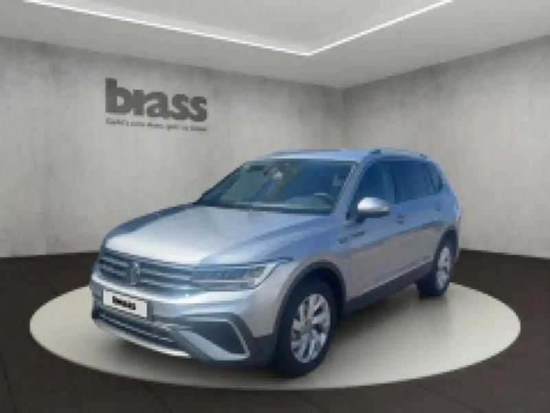 Argent Utilisé 2023 VW Tiguan Allspace Life SUV | 51 376 € - Image 1/4