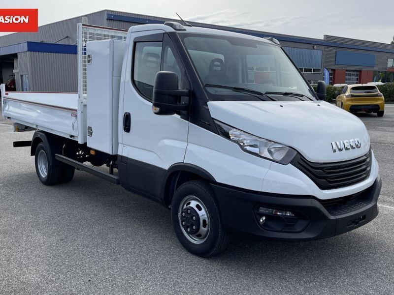 Blanc Utilisé 2023 Iveco Daily Van | 50 280 € (Prix cher) - Image 1/4
