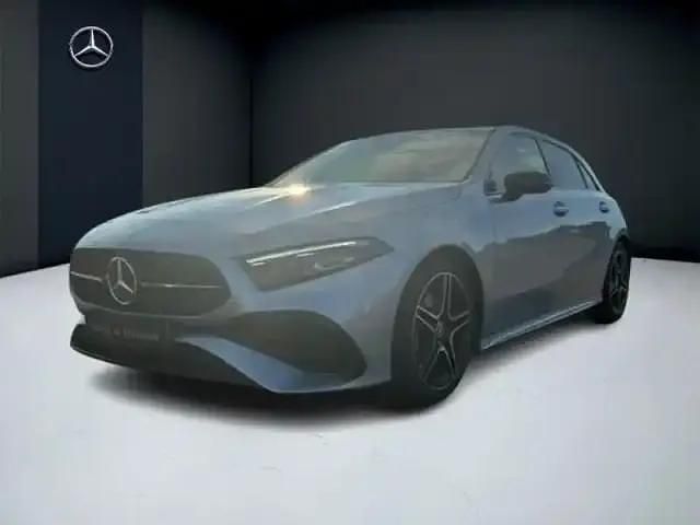 Gris clair Utilisé 2025 Mercedes A180 AMG line Berline | 36 990 € (Prix cher) - Image 1/4