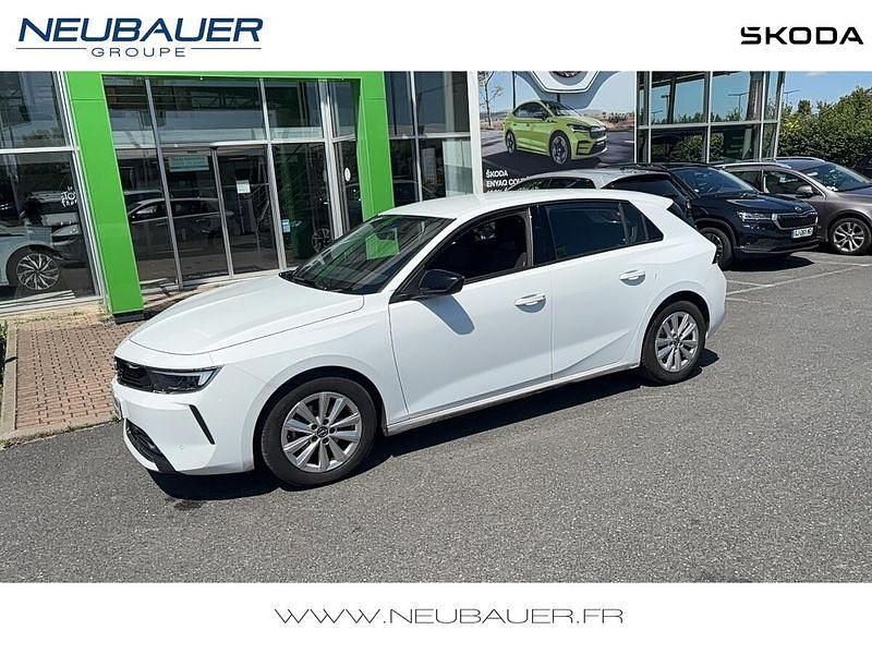 Blanc Utilisé 2023 Opel Astra Edition Berline | 18 790 € (Prix juste) - Image 1/4