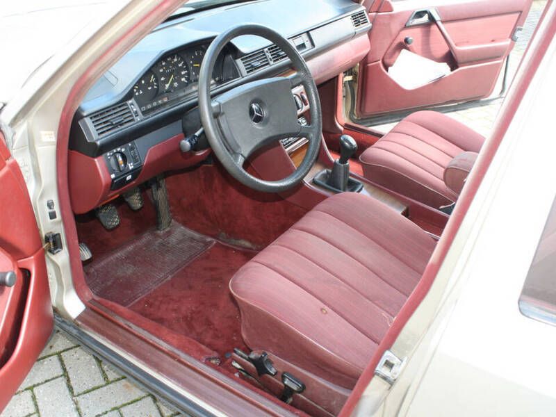 Occasion Mercedes 200 76 ch (55 kW) 1985 Gris Berline