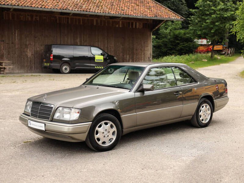 Gris Utilisé 1994 Mercedes E320 Coupé | 44 950 € - Image 1/4