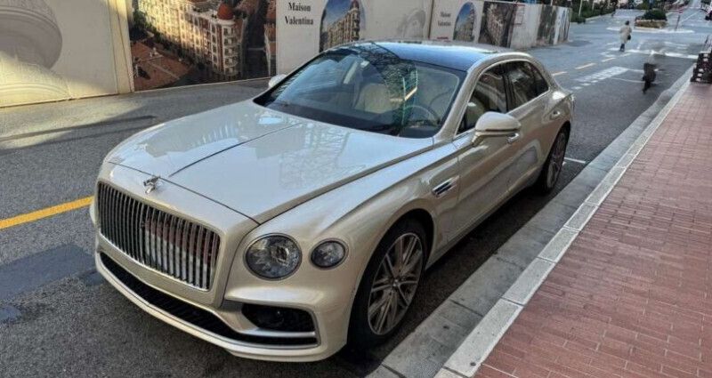 Beige Utilisé 2024 Bentley Flying Spur Berline | 239 900 € - Image 1/4